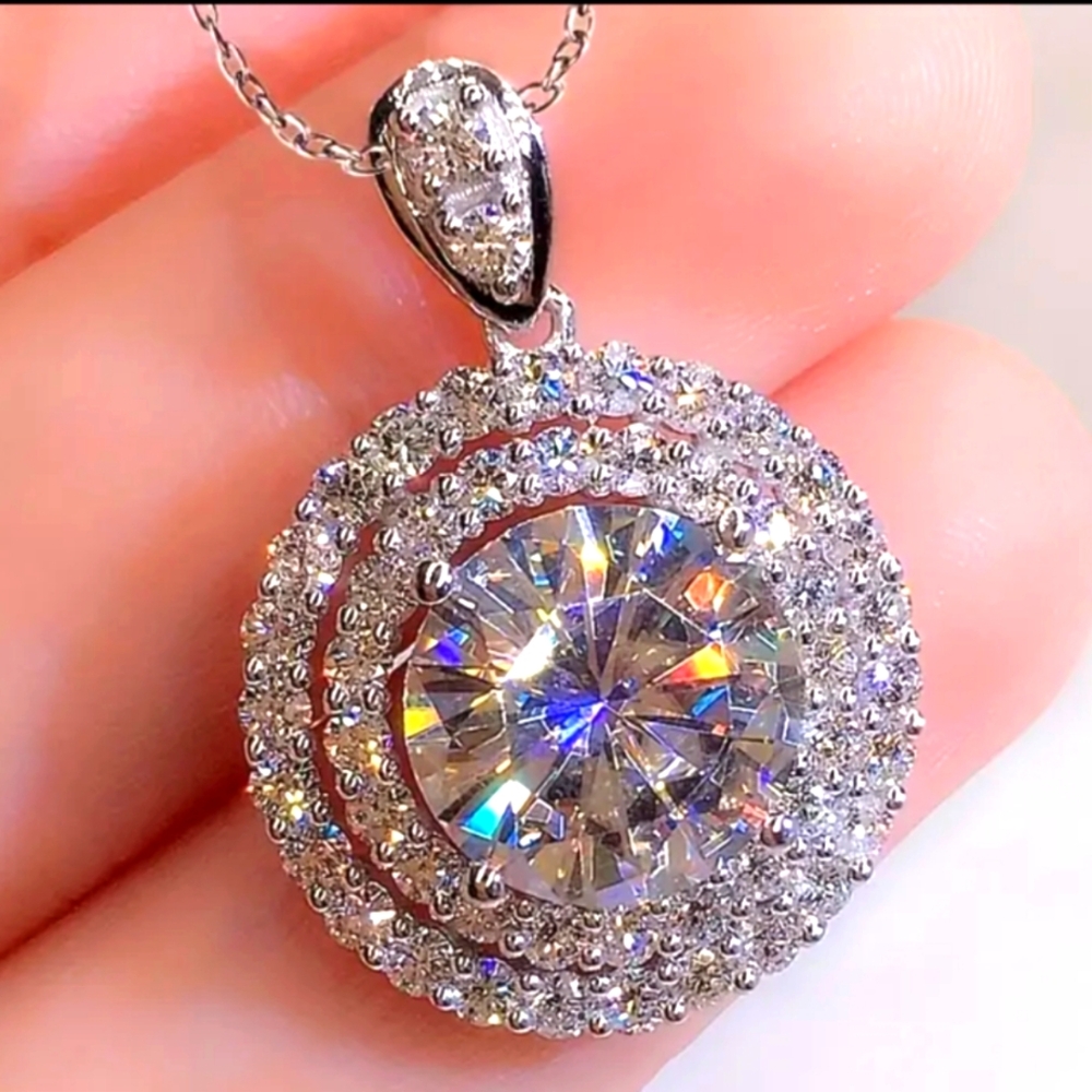 Sparkling Geometric Infinity Round Zirconia Pendant (NWT)